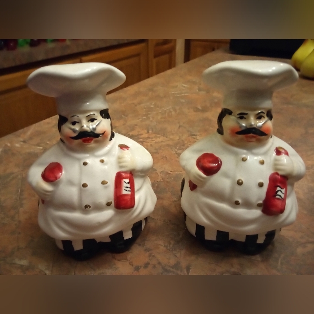 Vintage Ceramic Chefs Salt & Pepper Shakers.